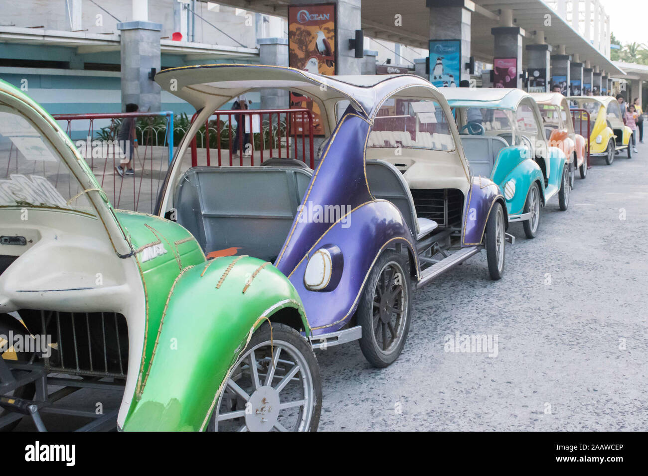 OCT. 26, 2019-Manille PHILIPPINES : Location de voitures à l'ancienne comme beetle pour les touristes à visiter les lieux d'utilisation de Manille Ocean park et Luneta park. Garé Banque D'Images