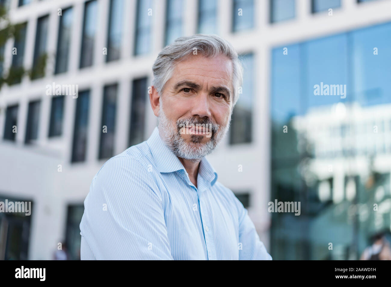 Portrait of mature businessman dans la ville Banque D'Images