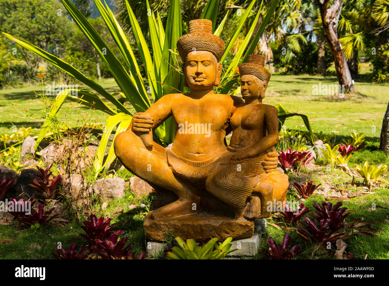 Close-up de statues de Bouddha dans le jardin botanique à Saint Kitts et Nevis, Caraïbes Banque D'Images