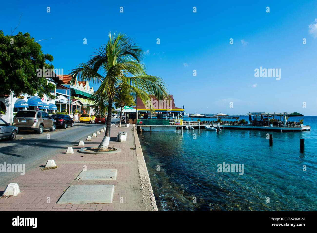 Pier de Kralendijk contre ciel bleu à Bonaire, ABC Islands, Caribbean Banque D'Images