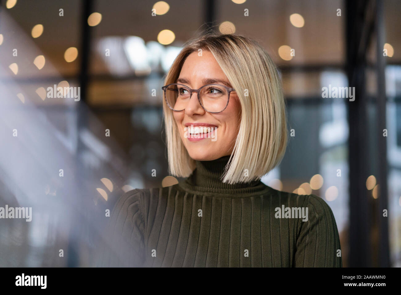 Portrait de jeune femme dans la ville Banque D'Images