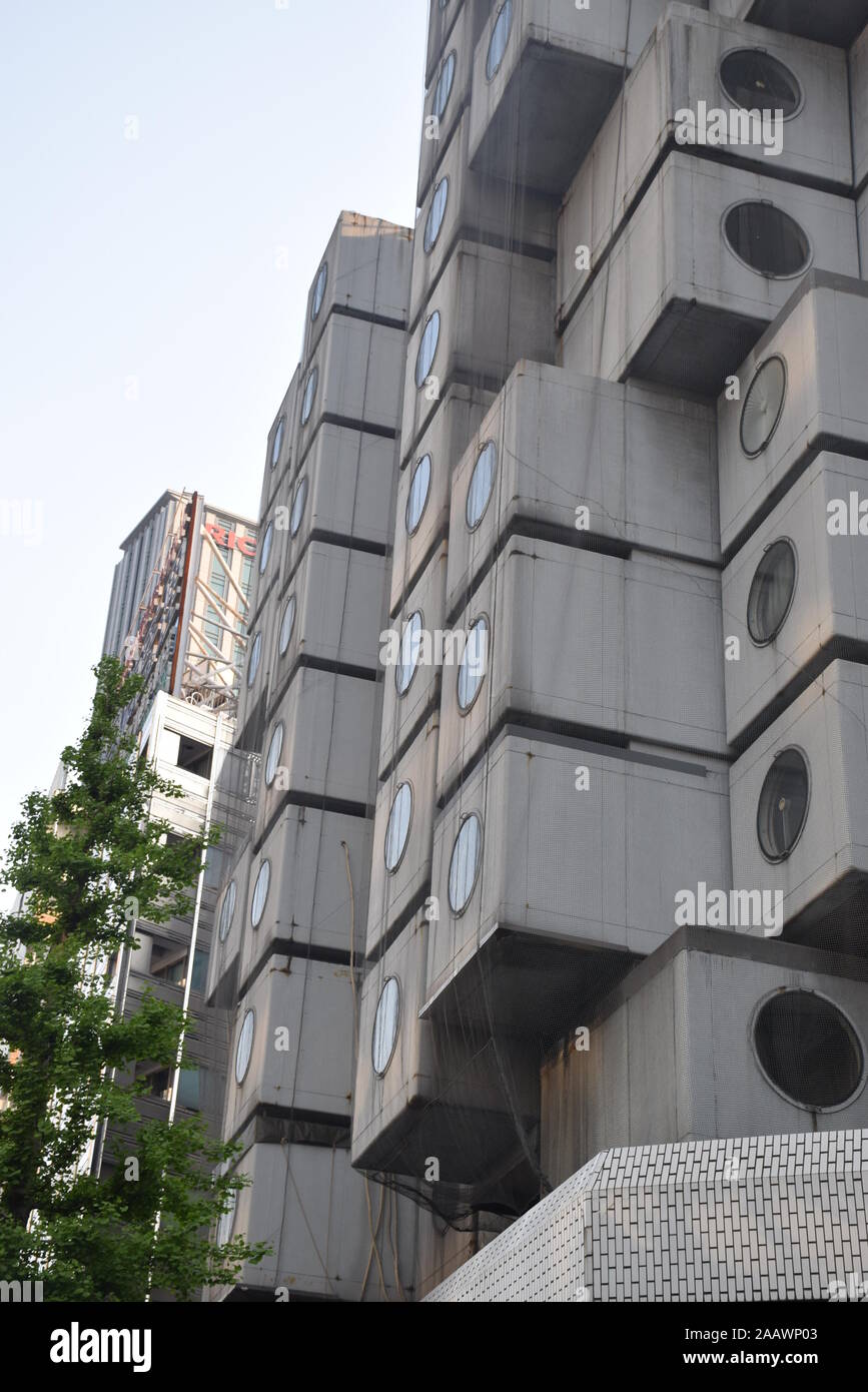 L'extérieur de Nakagin capsule hotel zone Shimbashi, Tokyo - Japon Photo  Stock - Alamy