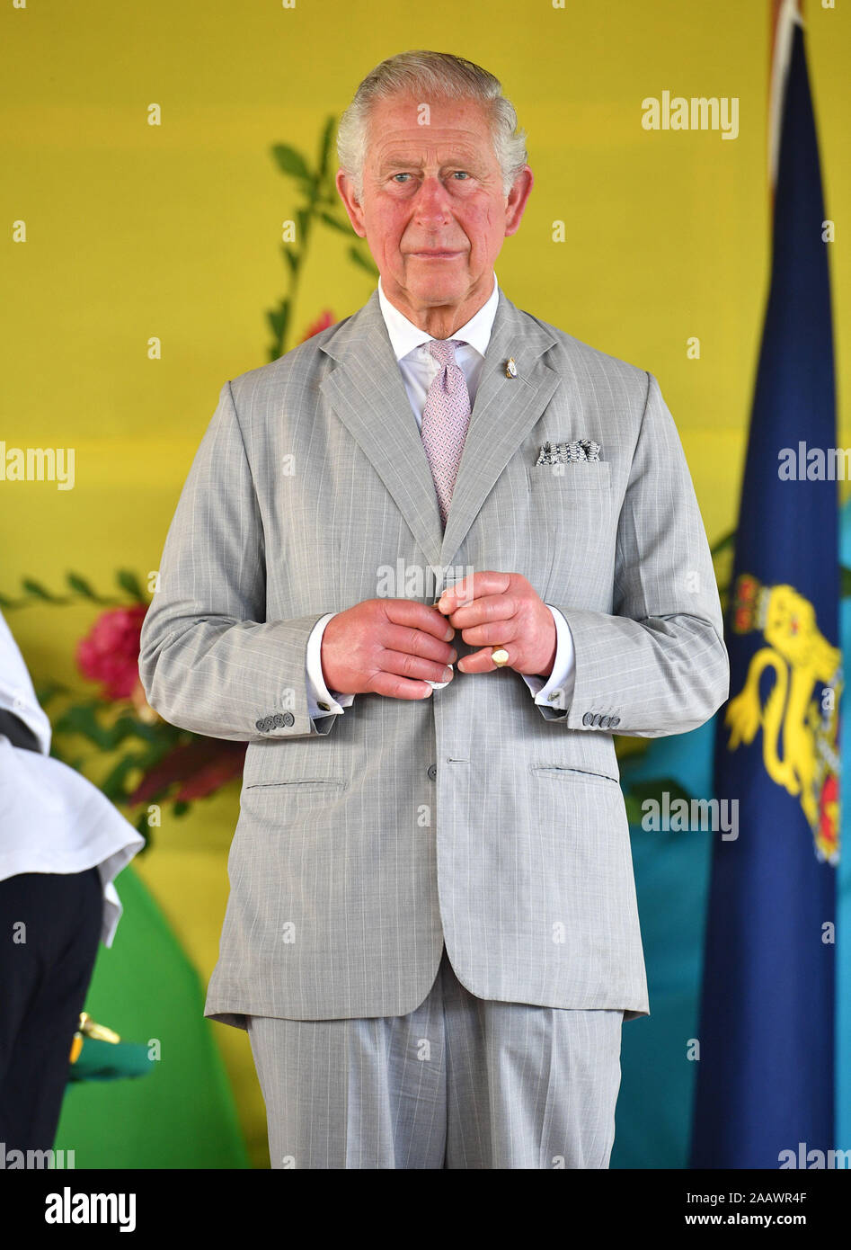 Le Prince de Galles s'engage d'investiture à l'Hôtel du Gouvernement à  Honiara, le deuxième jour de la visite royale pour les Îles Salomon Photo  Stock - Alamy