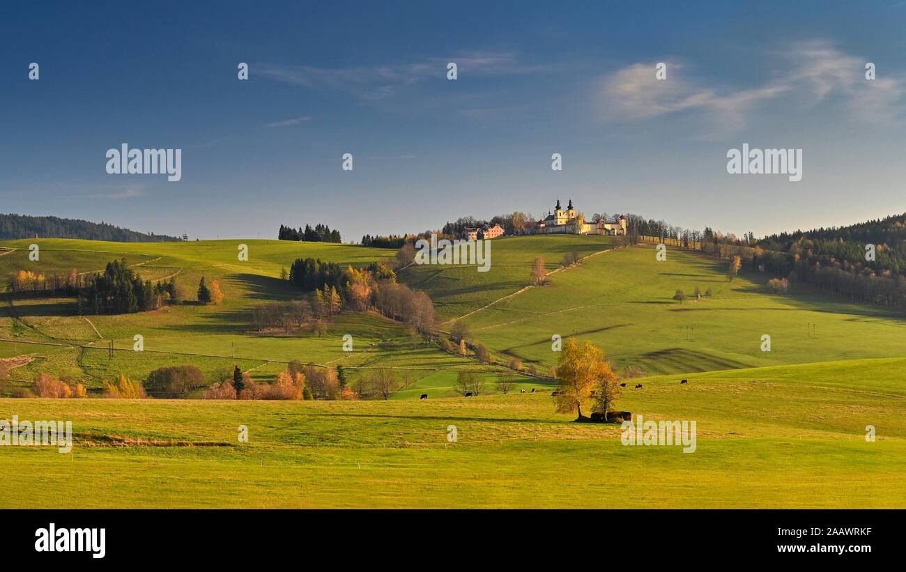 Montagne de Mère de Dieu - beau paysage d'automne avec monastère en République Tchèque Banque D'Images
