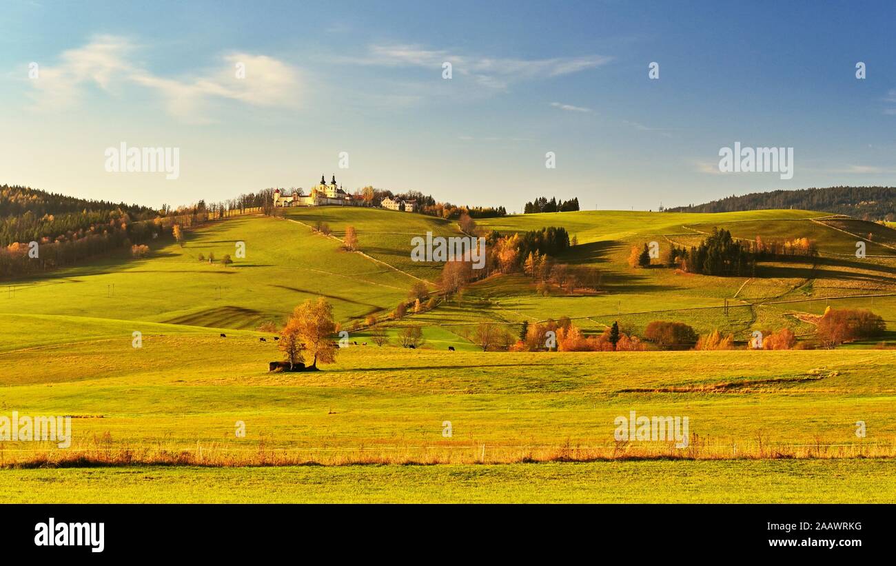Montagne de Mère de Dieu - beau paysage d'automne avec monastère en République Tchèque Banque D'Images