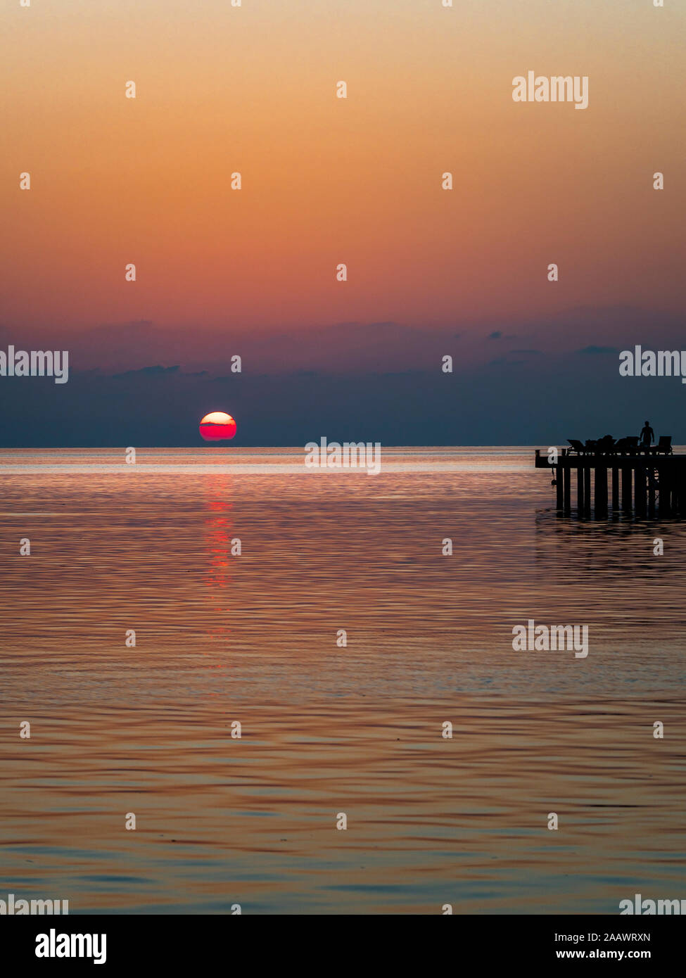 Vue panoramique de l'île contre le ciel au crépuscule, South Male Atoll, Maldives Banque D'Images