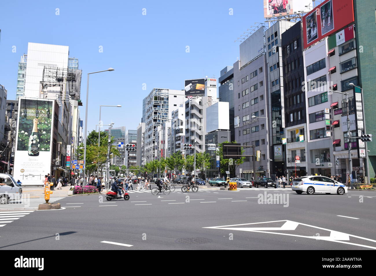 Dans les bâtiments modernes du quartier Omotesando à Tokyo, Japon Banque D'Images