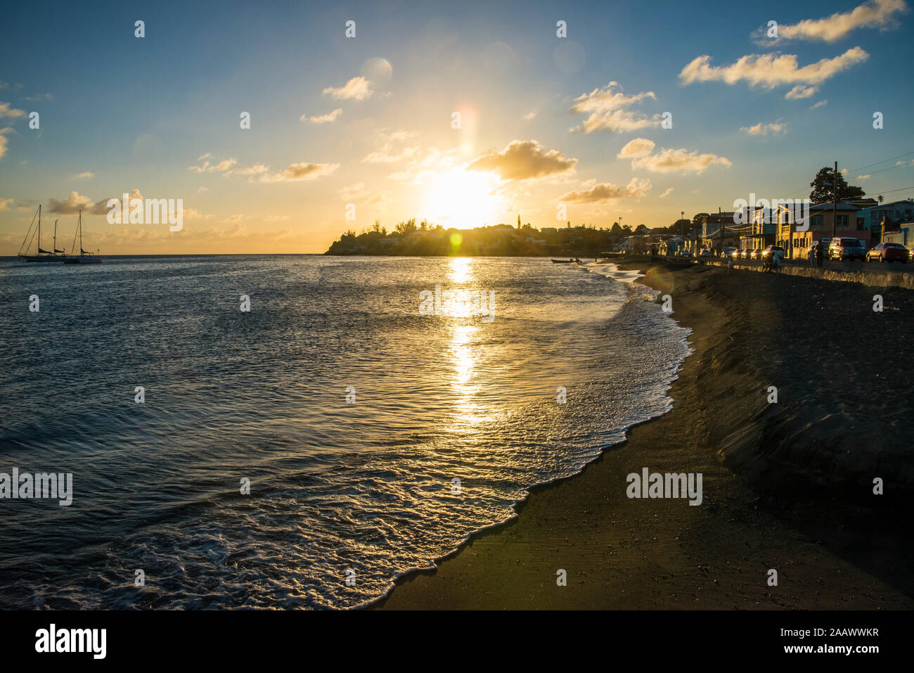 Le port au coucher du soleil à Basseterre, Saint Kitts et Nevis, Caraïbes Banque D'Images