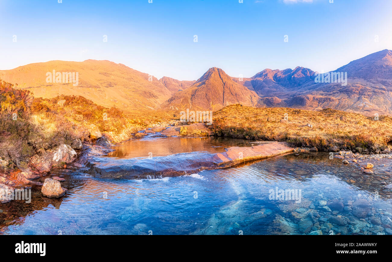 Vue panoramique sur les piscines de fées contre ciel, Glenbrittle, île de Skye, Highlands, Scotland, UK Banque D'Images