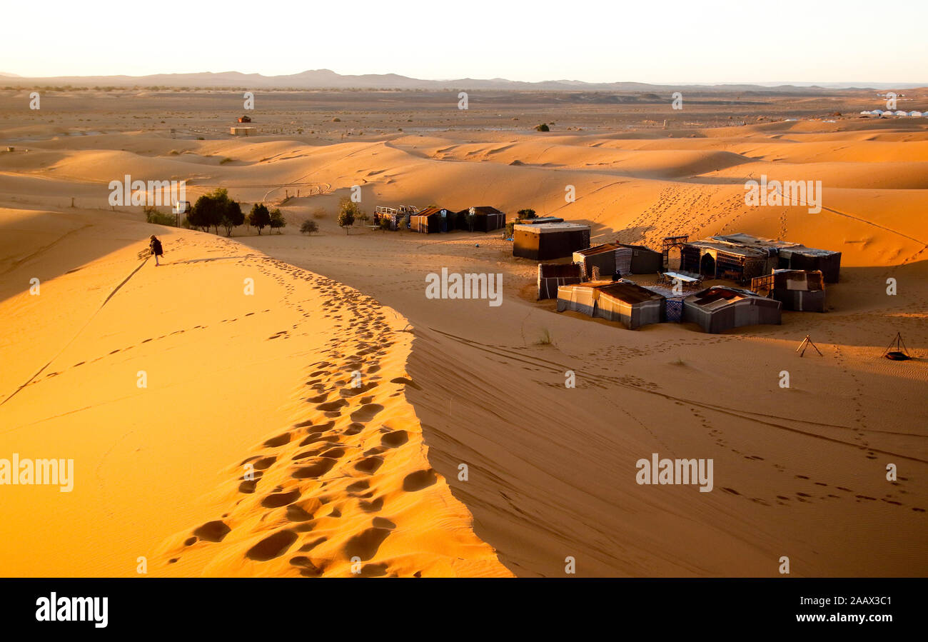 L'Erg Chebbi, Merzouga, Vallée de Ziz, désert du Sahara, Maroc Banque D'Images