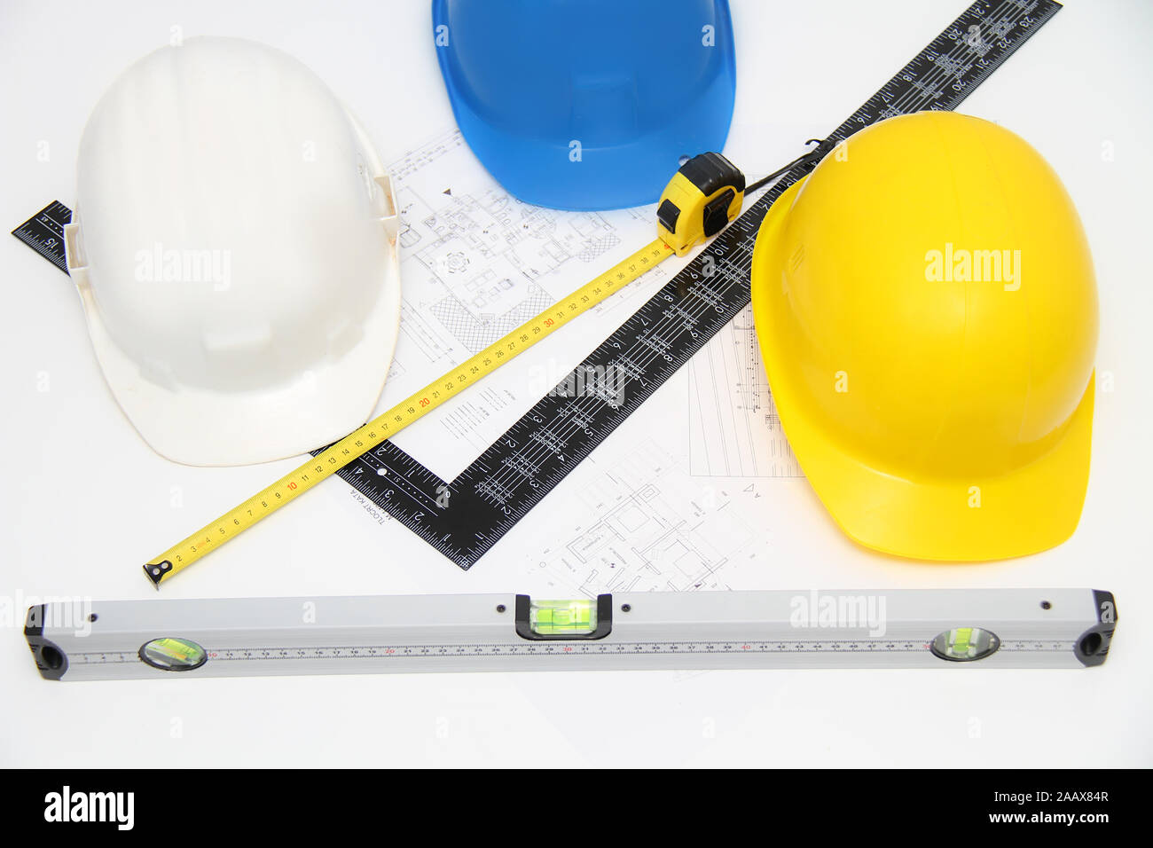 Les casques et les outils pour les plans de construction et des bâtiments Banque D'Images