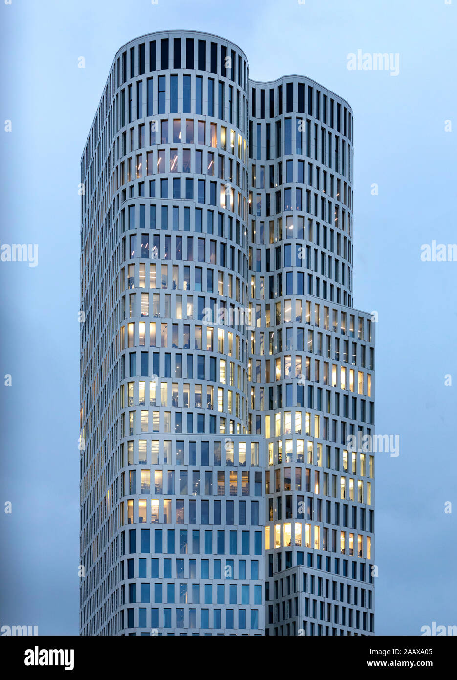 Upper West (à l'origine : Atlas Tower) est une tour à Breitscheidplatz dans le quartier berlinois de Charlottenburg. Banque D'Images