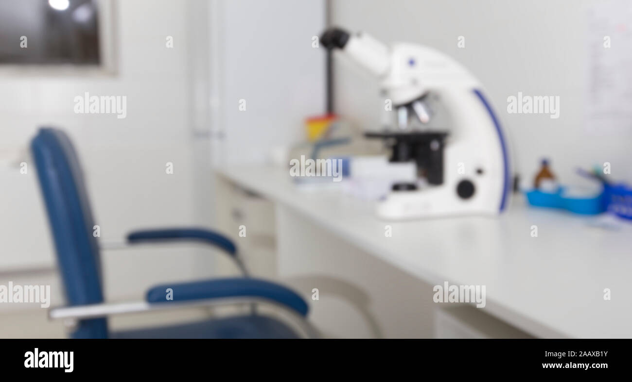 Blurred motion du microscope moderne pour l'analyse en grand laboratoire Banque D'Images