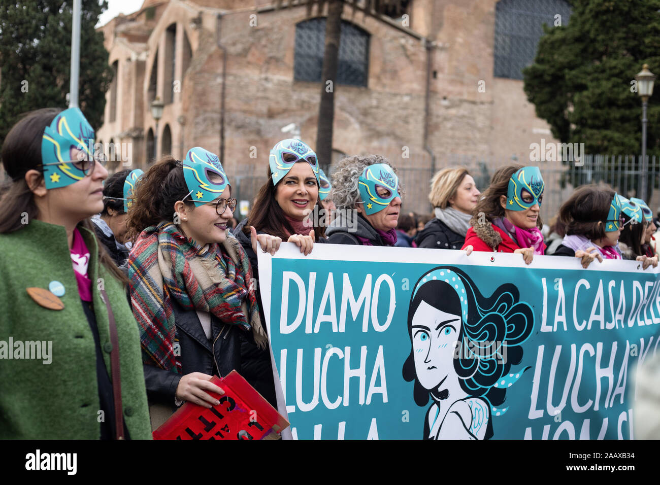 Rome, Italie. 23 Nov, 2019. Laura Boldrini vu pendant le mois de mars. Près de cent mille personnes participent à la marche organisée par le mouvement féministe "Pas un de moins", dans le contexte de la célébration de la Journée internationale pour l'élimination de la violence contre les femmes à Rome. Credit : SOPA/Alamy Images Limited Live News Banque D'Images