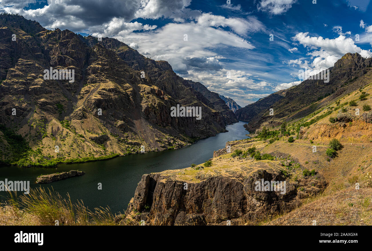 Une vue de la rivière Snake à l'Idaho et l'Oregon de stateline dans Hells Canyon." Banque D'Images