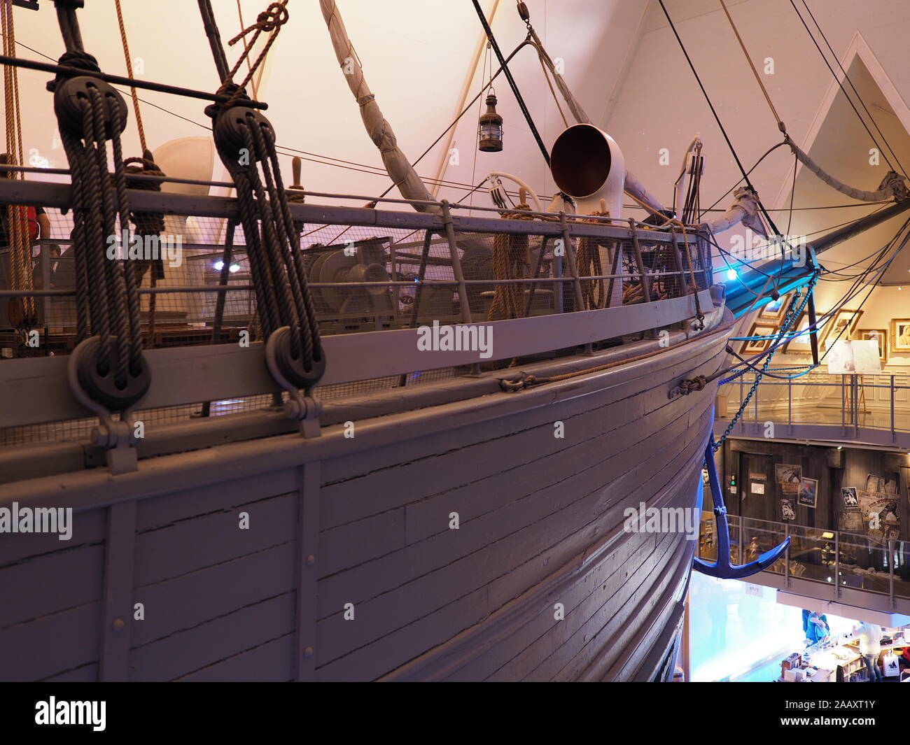 OSLO, Norvège, le juillet 2019 : proue de navire en bois dans la capitale européenne utilisée par l'explorateur norvégien Roald Amundsen en expéditions polaires. Banque D'Images