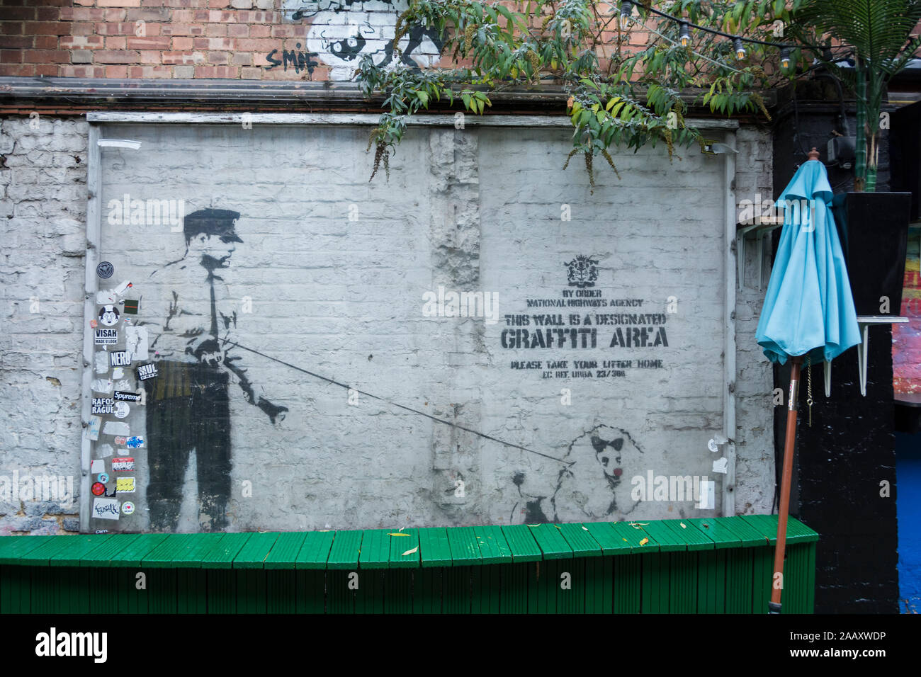 Espace zone Graffiti street art par Banksy sur Rivington Street, London, UK Banque D'Images