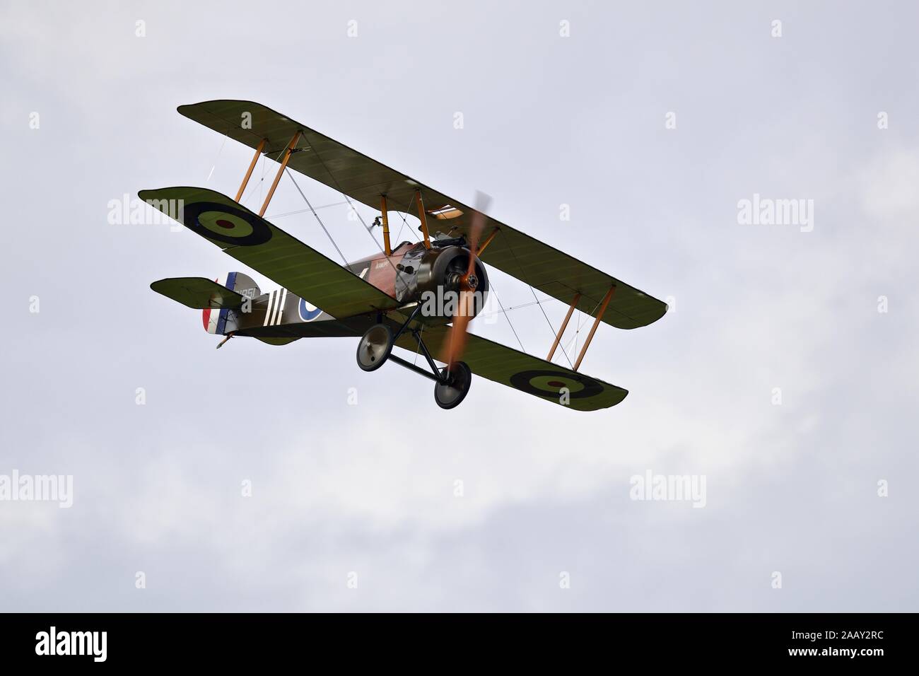 Sopwith Camel 1918 airborne à Shuttleworth Airshow en soirée le 18 mai 2019 Banque D'Images