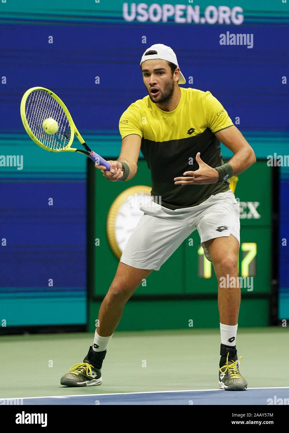 Joueur de tennis Italien Matteo Berrettini (ITA) jouant un coup droit  arrêter pendant le tournoi de tennis de l'US Open 2019, New York City, New  York State, USA Photo Stock - Alamy