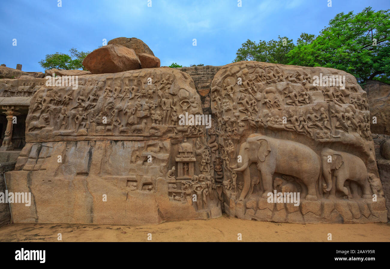 La pénitence d'Arjuna - La célèbre architecture de pierre monolithique de Mahabalipuram (Inde) Banque D'Images