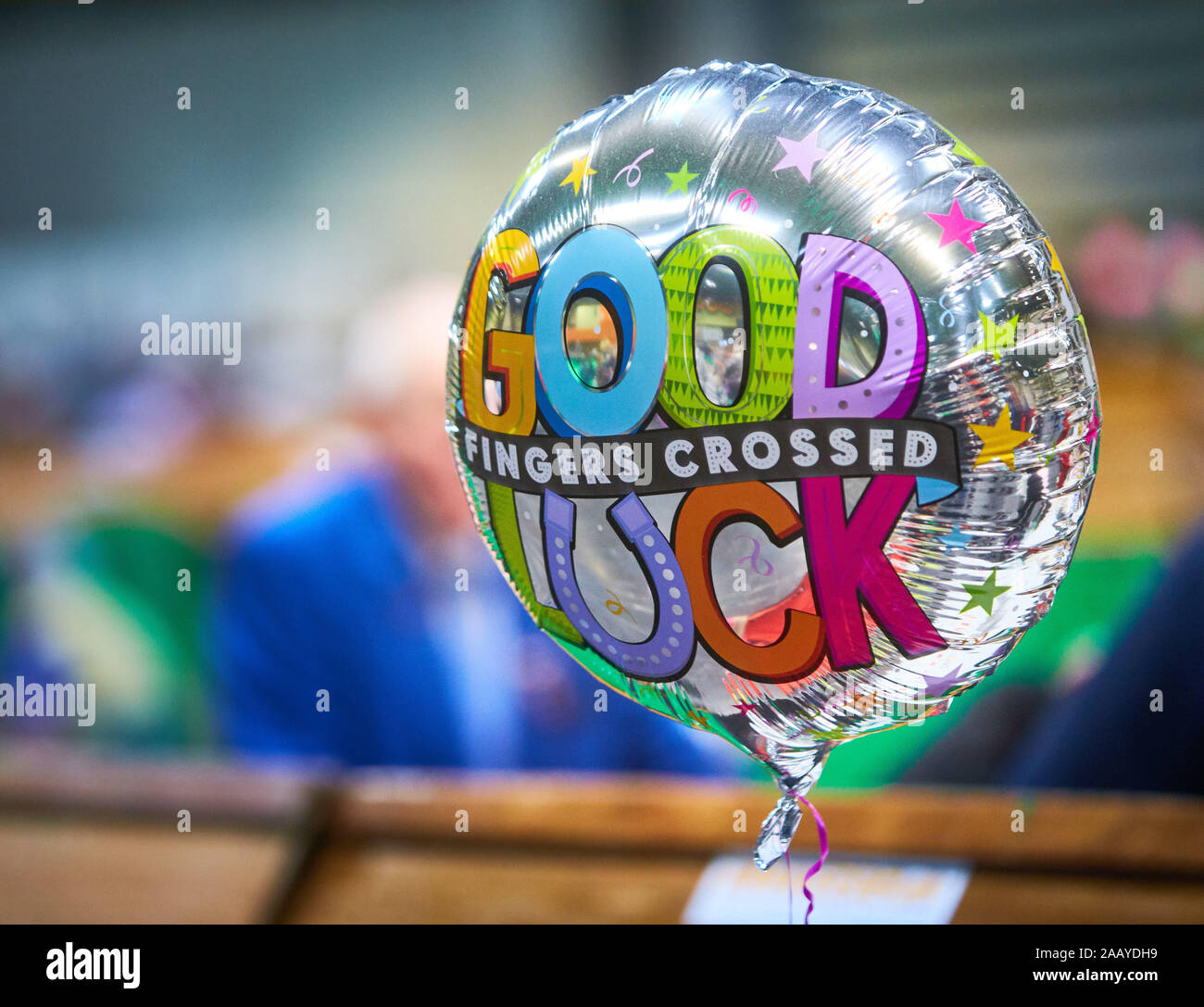 Ballon D Helium Lecture Bonne Chance Je Croise Les Doigts Photo Stock Alamy