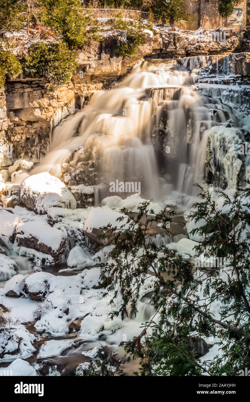 Secteur de conservation des chutes Inglis Escarpment du Niagara Péninsule-Bruce Owen Sound Ontario Canada en hiver Banque D'Images