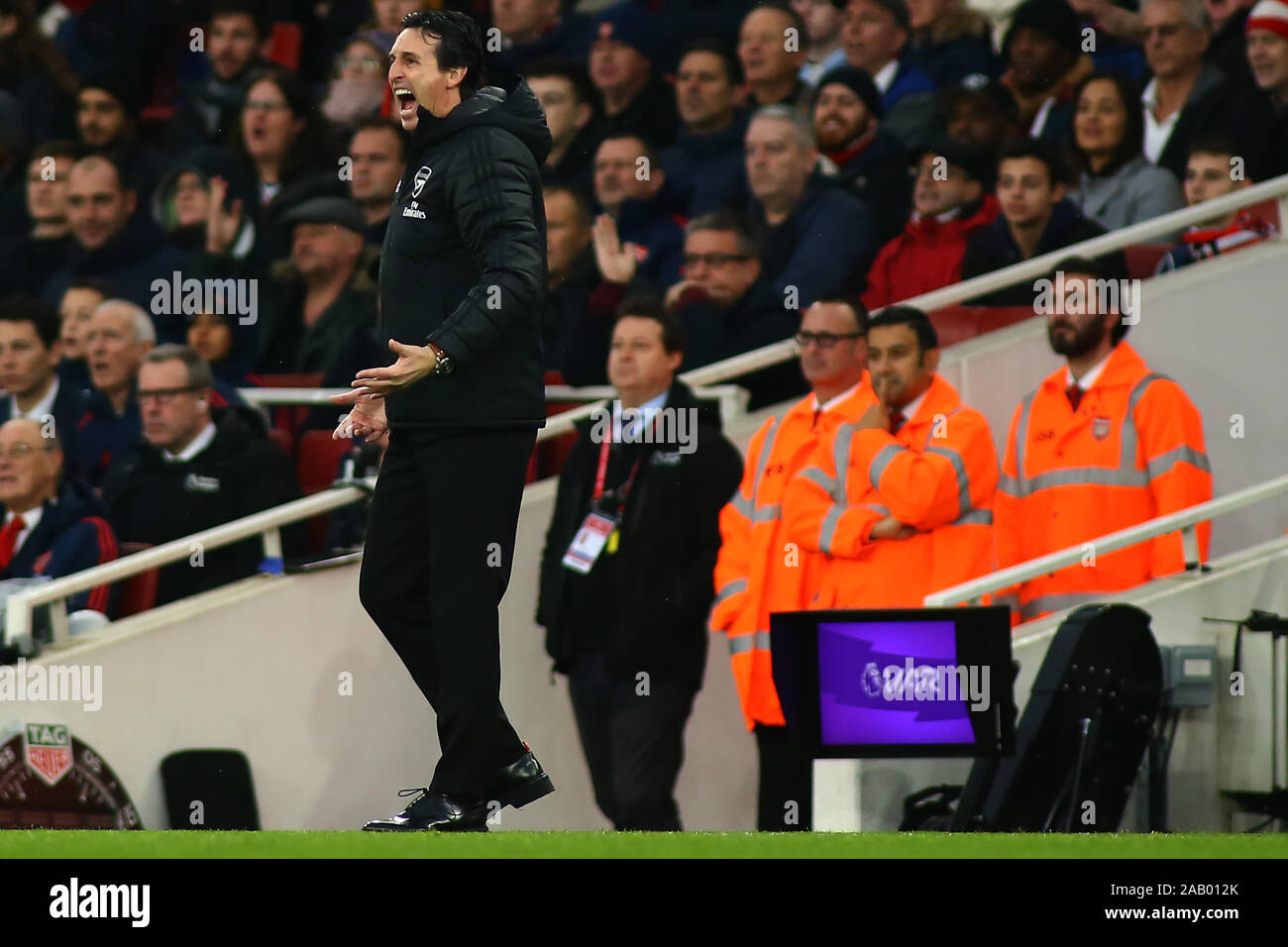 Londres, Royaume-Uni, le 23 novembre. L'entraîneur-chef de l'arsenal Unai Emery au cours de Premier League anglaise entre Arsenal et l'Emirates stadium à Southampton Banque D'Images Londres, Royaume-Uni, le 23 novembre. L'entraîneur-chef de l'arsenal Unai Emery au cours de Premier League anglaise entre Arsenal et l'Emirates stadium à Southampton Banque D'Images