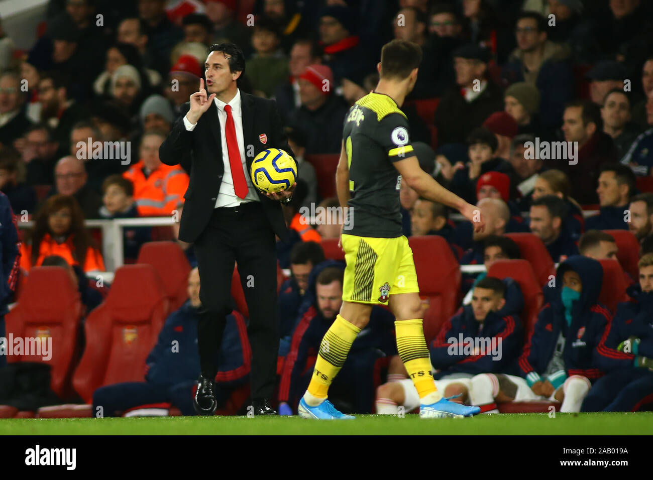 Londres, Royaume-Uni, le 23 novembre. L'entraîneur-chef de l'arsenal Unai Emery au cours de Premier League anglaise entre Arsenal et l'Emirates stadium à Southampton Banque D'Images Londres, Royaume-Uni, le 23 novembre. L'entraîneur-chef de l'arsenal Unai Emery au cours de Premier League anglaise entre Arsenal et l'Emirates stadium à Southampton Banque D'Images