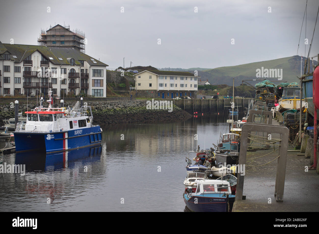 Pays de Galles Aberystwyth/UK 24 novembre 2019 de l'agence de l'environnement sondage : marine navire 'Guardian' nuit(s) amarré dans le port d'Aberystwyth. Banque D'Images