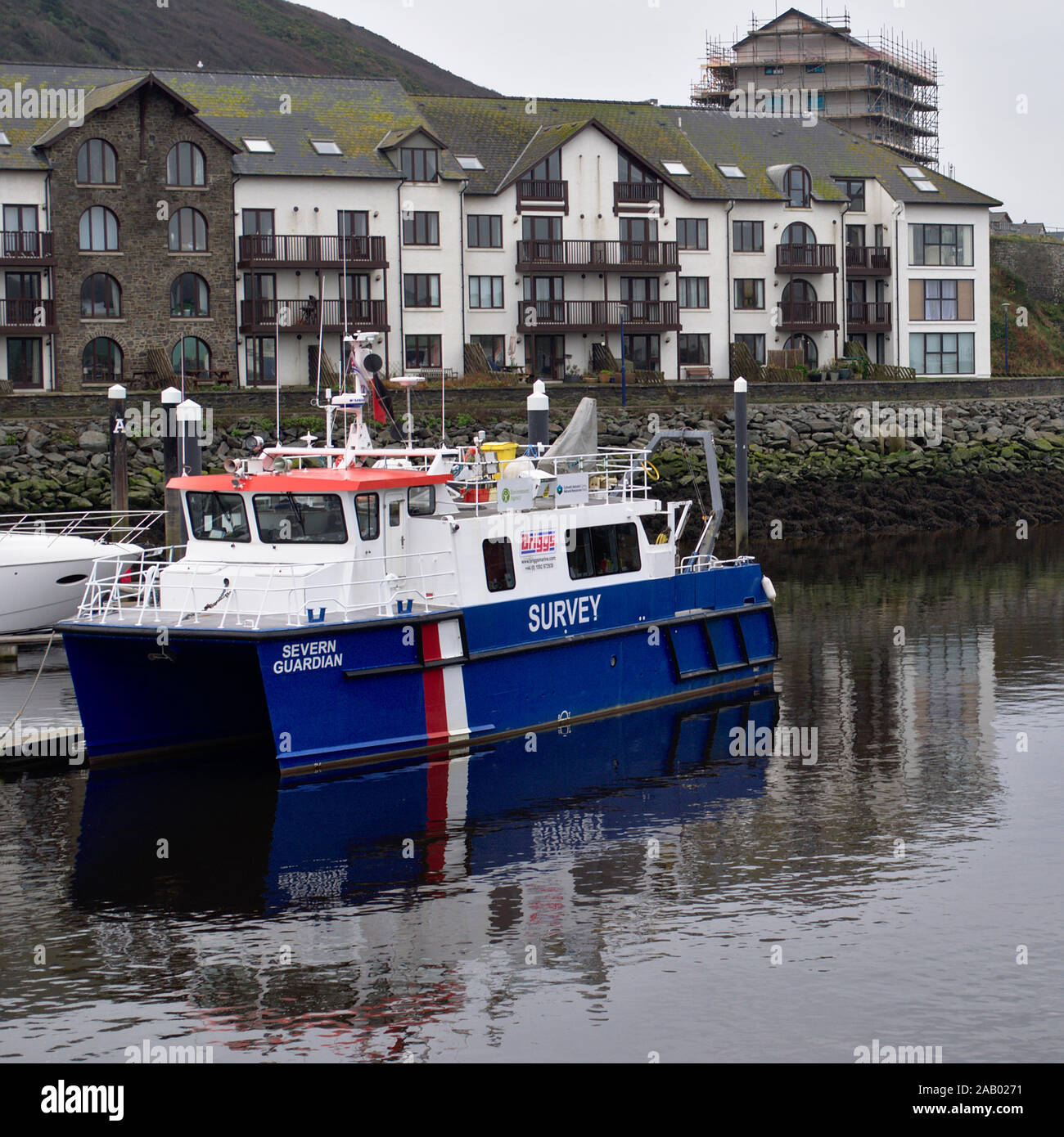 Pays de Galles Aberystwyth/UK 24 novembre 2019 de l'agence de l'environnement sondage : marine navire 'Guardian' nuit(s) amarré dans le port d'Aberystwyth. Banque D'Images