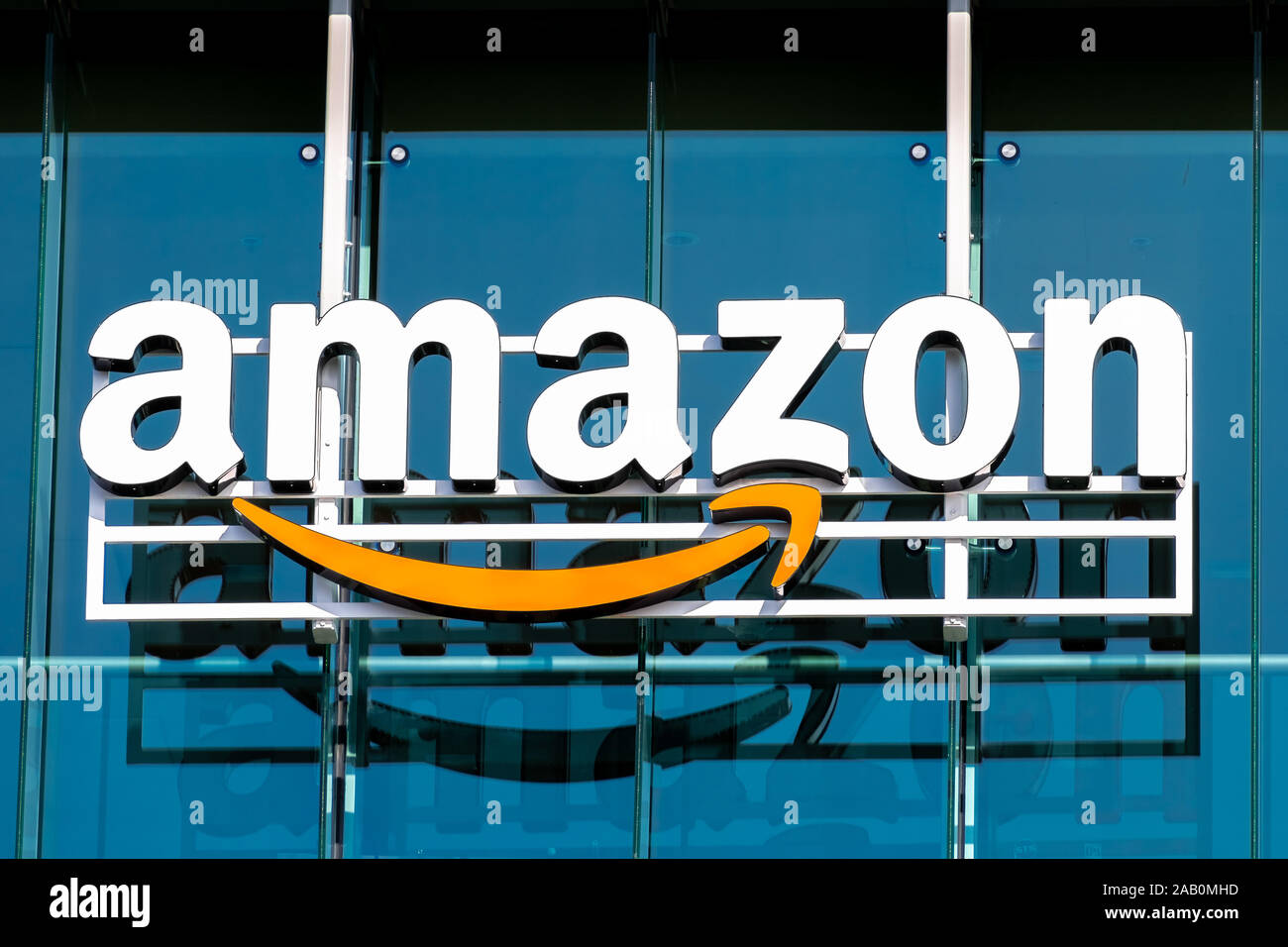 Nov 22, 2019 Palo Alto / CA / USA - Close up of Amazon logo et symbole de sourire à l'un de leurs bureaux situés dans la Silicon Valley, San Francisc Banque D'Images
