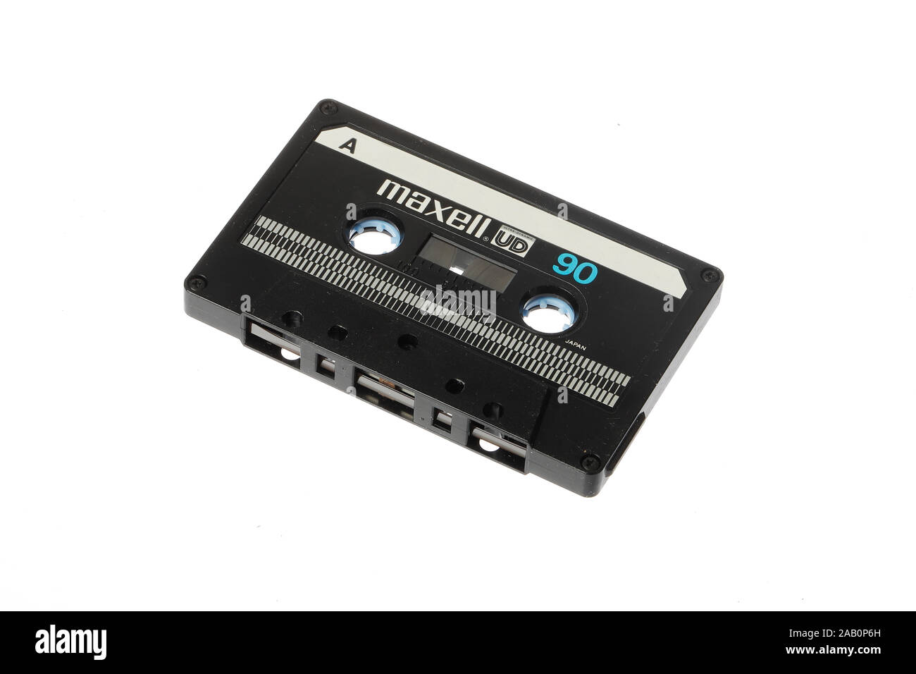 Stockholm, Suède - 24 novembre 2019 : une ère 1977-1979 Maxell UD 90 cassette audio compact fabriqué au Japon isolé sur fond blanc. Banque D'Images