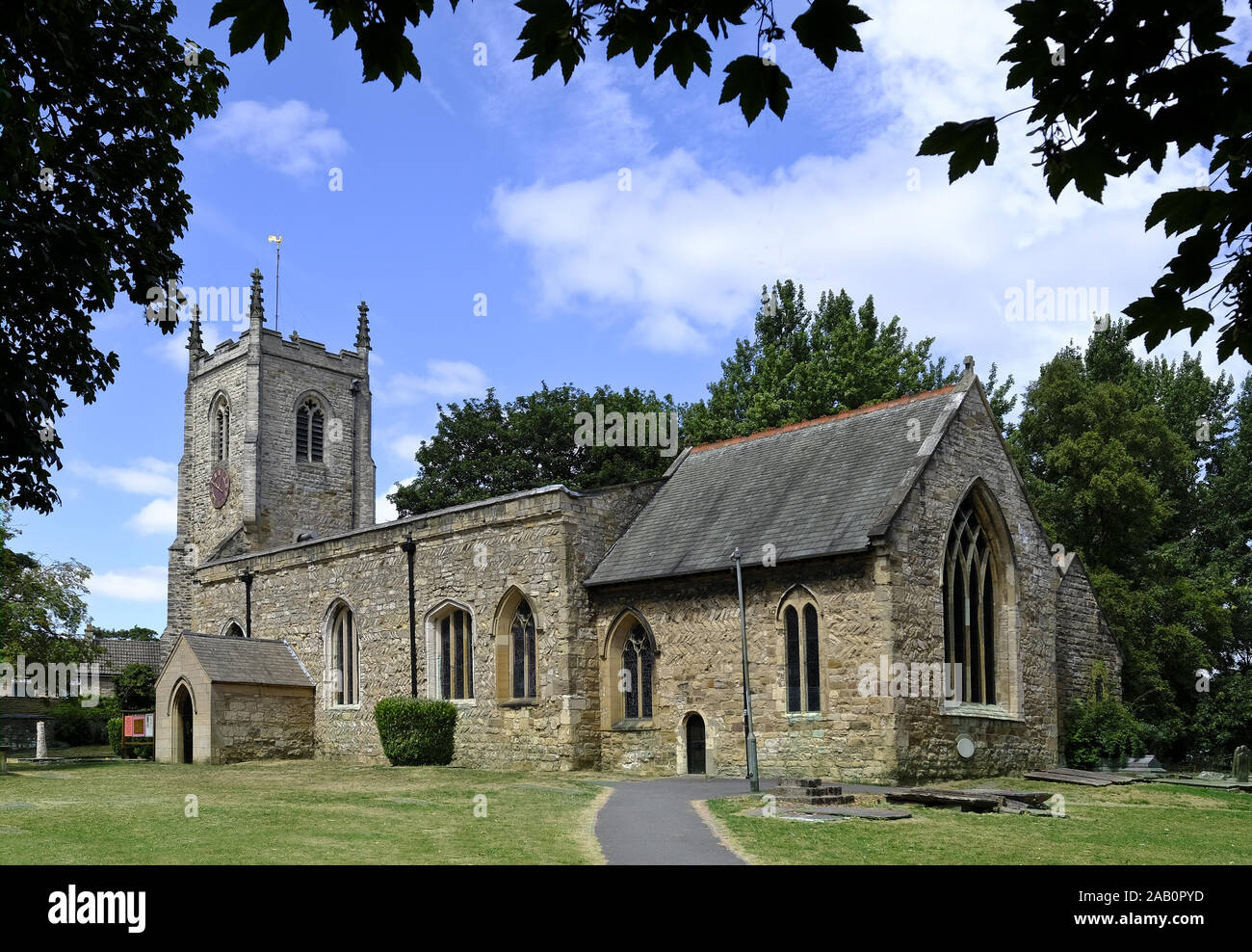 10 juillet 2018. Eglise de Saint Mary, Kippax, Leeds, Royaume-Uni. Construit en pierre par les Normands du début du xie siècle, situé dans son propre terrain, entouré par Banque D'Images