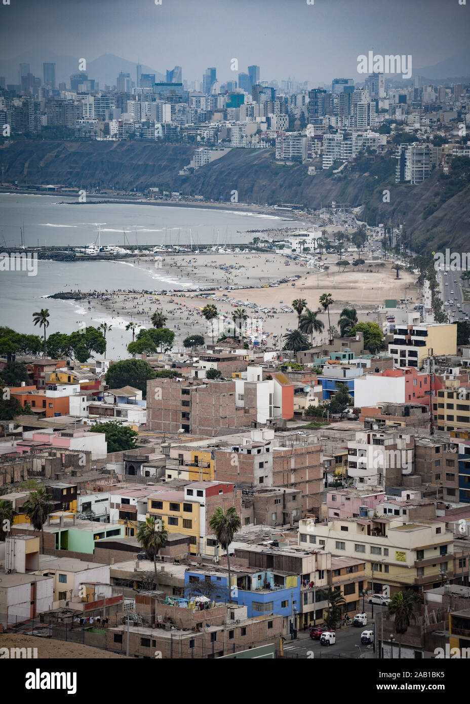 Lima, Pérou - Nov 17, 2019 : points de vue le long de la côte de Lima à partir du mirador Morro Solar Banque D'Images