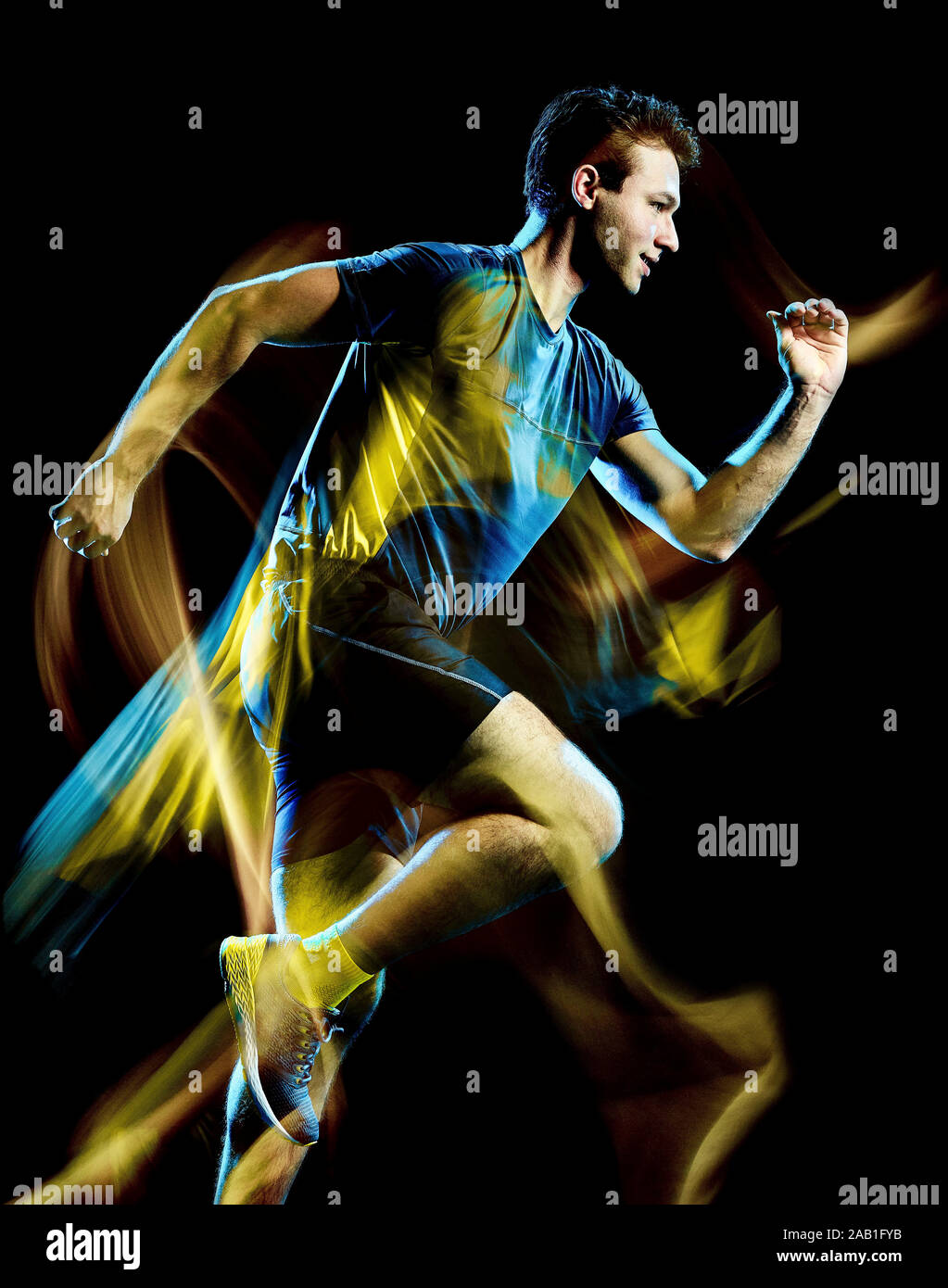 Un caucasian runner jogger homme jogging running light painting effet vitesse isolé sur fond noir Banque D'Images