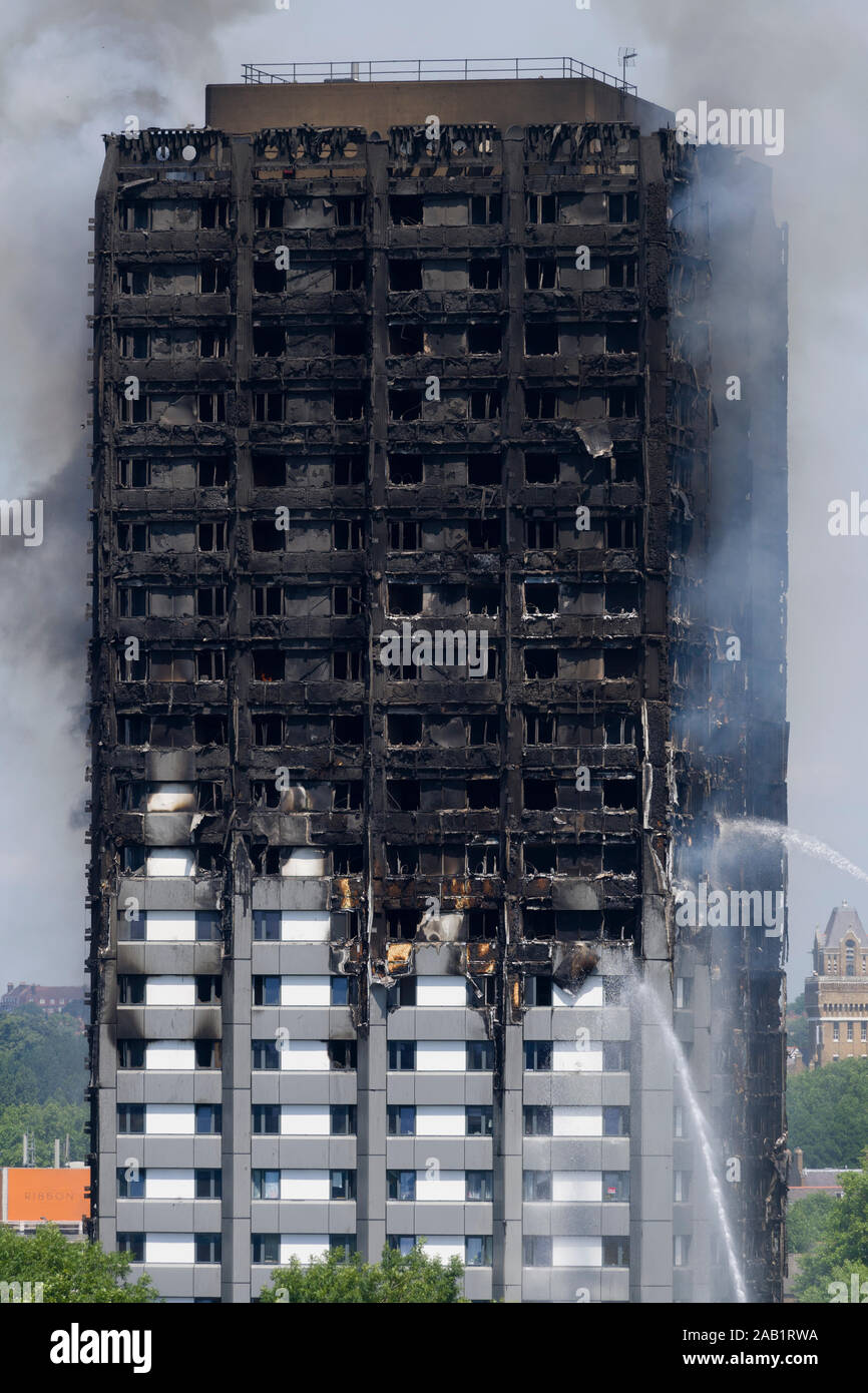 Tour de Grenfell incendie. Tour de Grenfell était un bloc de 24 étages d'appartements faisant partie de l'Ouest de Lancaster Estate, un complexe de logement du conseil de North Kensington, Banque D'Images