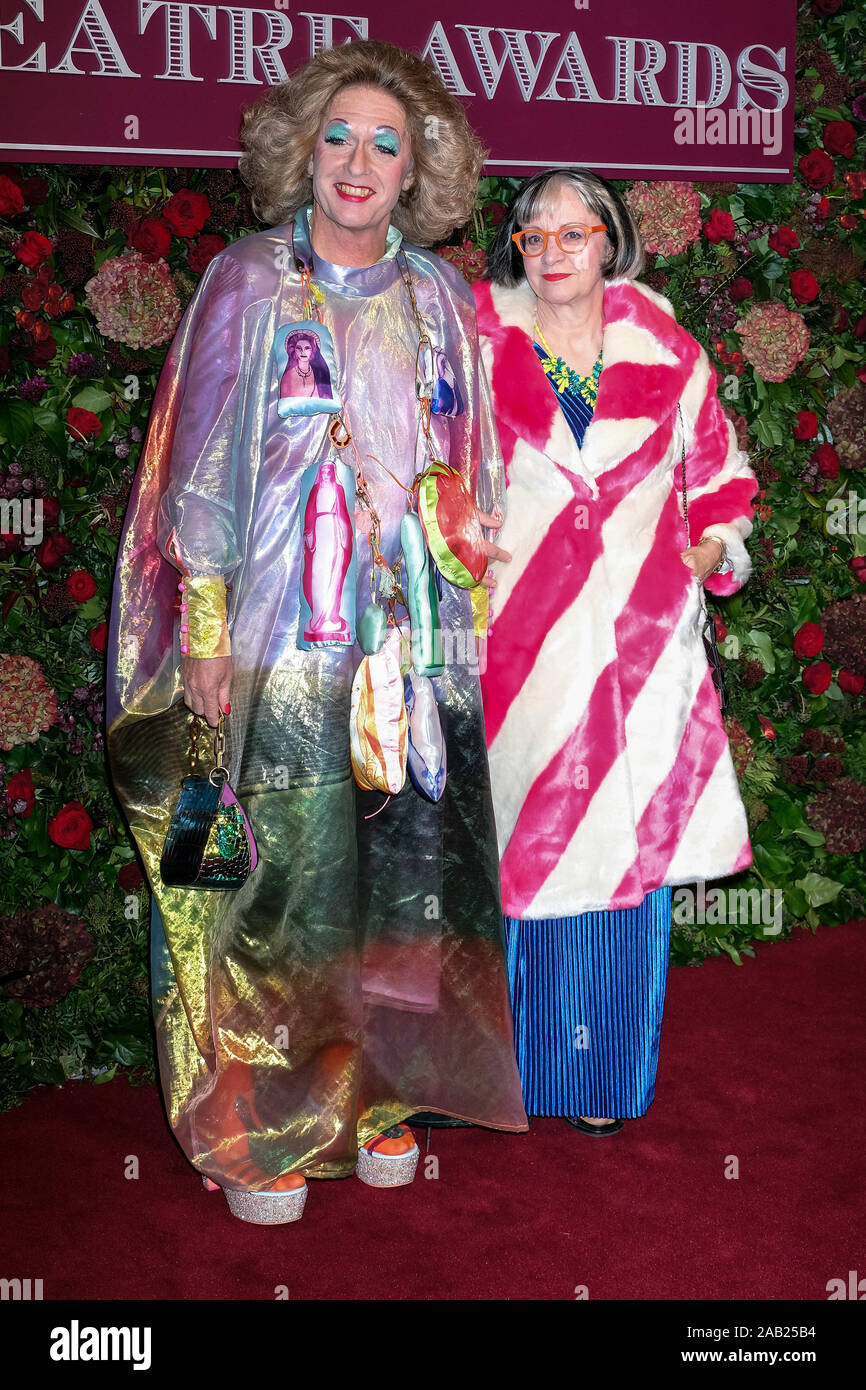 London Coliseum, Londres, Royaume-Uni. 24 novembre 2019. Grayson Perry , Philippa Perry pose à la 65e Evening Standard Theatre Awards. . Photo par Julie Edwards./Alamy Live News Banque D'Images