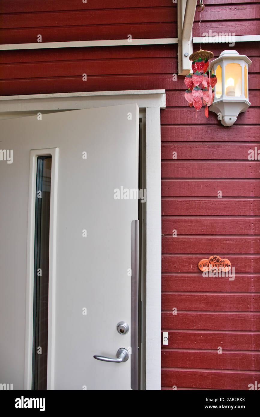 Panneau de bienvenue joint à entrée de banlieue typiquement suédois accueil, Upplands Vasby, Stockholm, Suède Banque D'Images