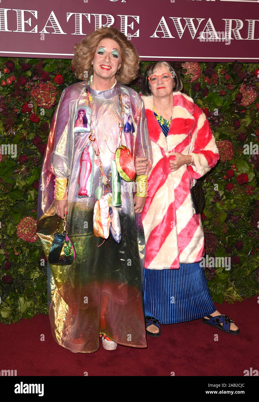 La photo doit être crédité ©Presse Alpha 079965 24/11/2019 Grayson Perry et Philippa Perry Le 65 ES Evening Standard Theatre Awards 2019 au London Coliseum à Londres Banque D'Images