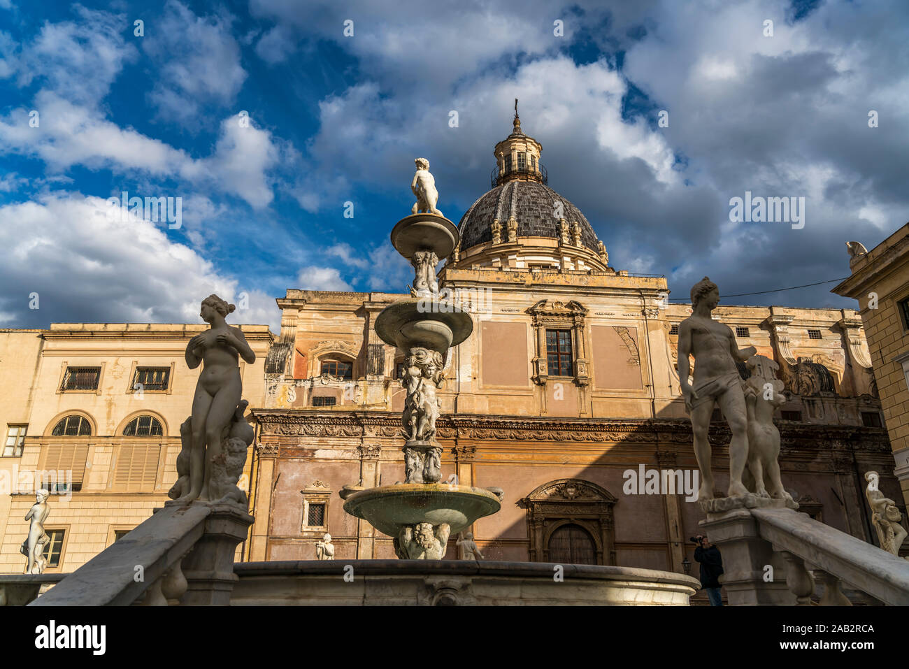 Fontana Pretoria Brunnen und die Kirche Chiesa di Santa Caterina d'Alessandria, Palermo, sicilia, Italie, Europa | fontaine Fontana Pretoria et th Banque D'Images