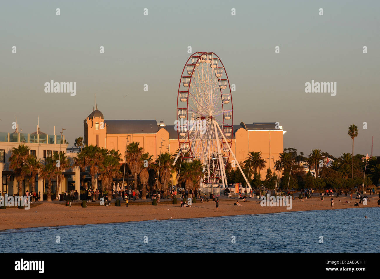 L'Australie, Victoria, Melbourne, 12 avril, 2019 - St Kilda est essentiellement une zone de riches populaires parmi les jeunes, les professionnels urbains, St Kilda est aussi Banque D'Images