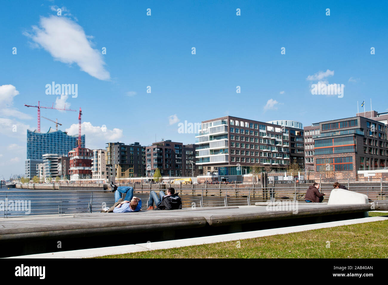 Blick von den-Marco-Polo Terrassen auf Wohn- und et administratifs Bürogebäude am Grasbrookhafen in der Hafencity |Vue depuis les terrasses sur Marco Polo et résidentiel Banque D'Images