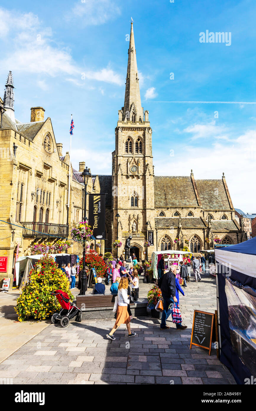 La ville de Durham, comté de Durham, Royaume-Uni, Angleterre, Durham centre ville Place du marché avec l'église St Nicolas, l'église de Durham Durham, les églises, l'église St Nicolas Banque D'Images