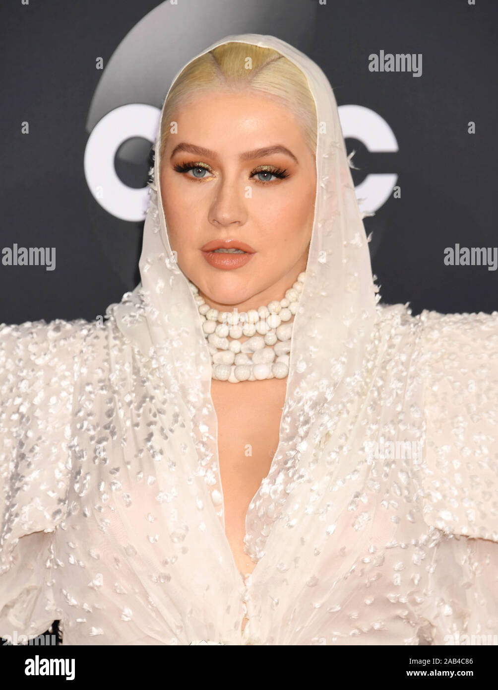 LOS ANGELES, CA - le 24 novembre : Christina Aguilera assiste à la 2019 American Music Awards au Théâtre de Microsoft le 24 novembre 2019 à Los Angeles, Californie. Banque D'Images