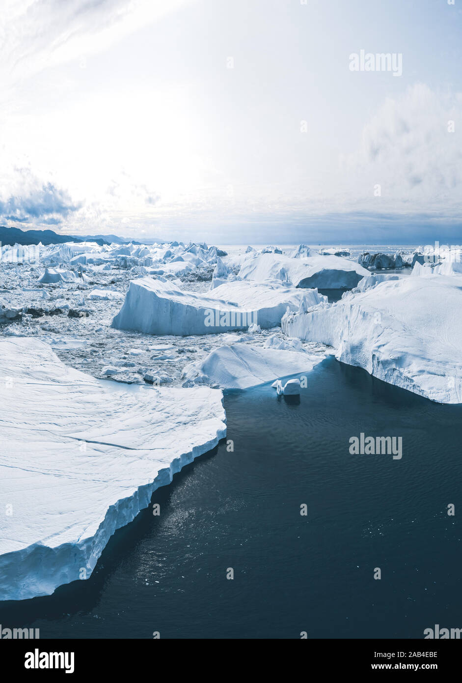 Iceberg et la glace de glacier en nature paysage arctique à Ilulissat, Groenland. Drone aérien photo d'icebergs à Ilulissat. Touchés par Banque D'Images
