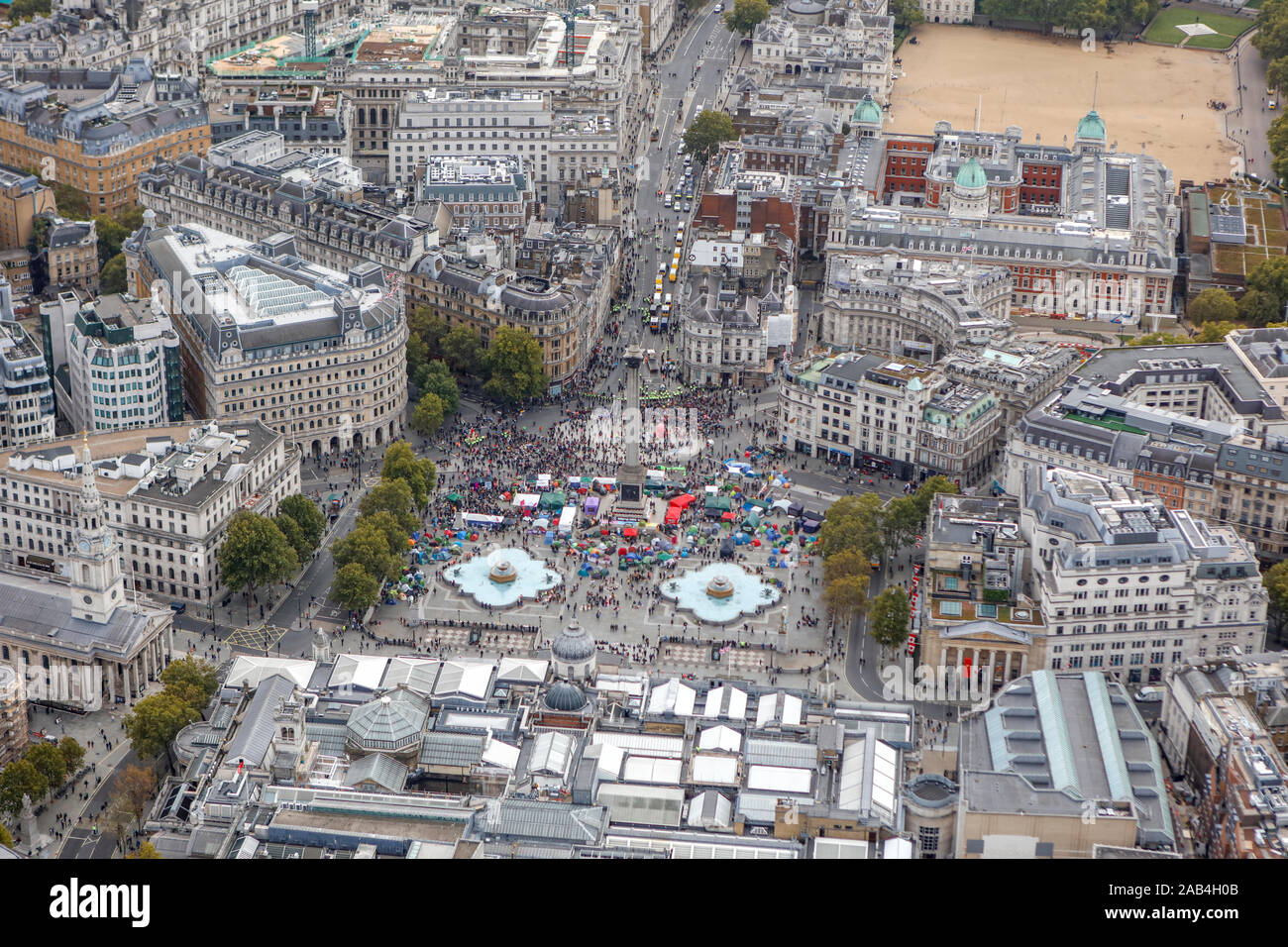 Photographie aérienne montrant les manifestations à Trafalgar Sqaure Londres Banque D'Images