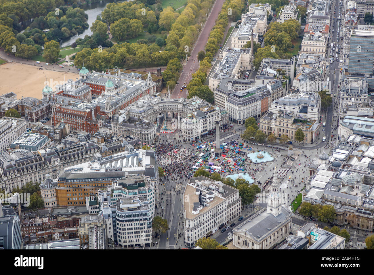 Photographie aérienne montrant les manifestations à Trafalgar Sqaure Londres Banque D'Images
