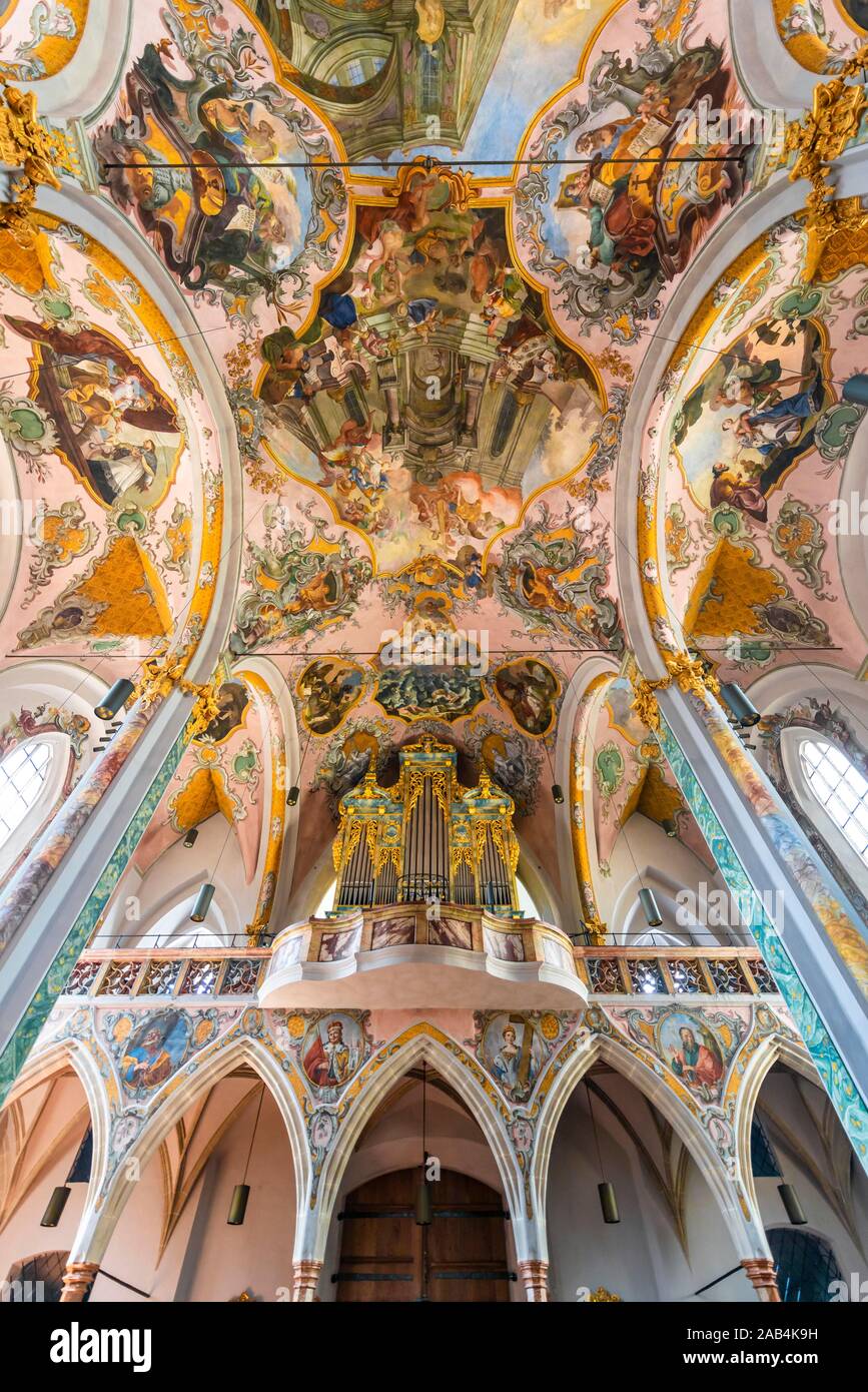 La peinture de plafond, vue sur l'intérieur de l'église paroissiale Saint-Nicolas, située dans le Tyrol, Tyrol, Autriche Banque D'Images