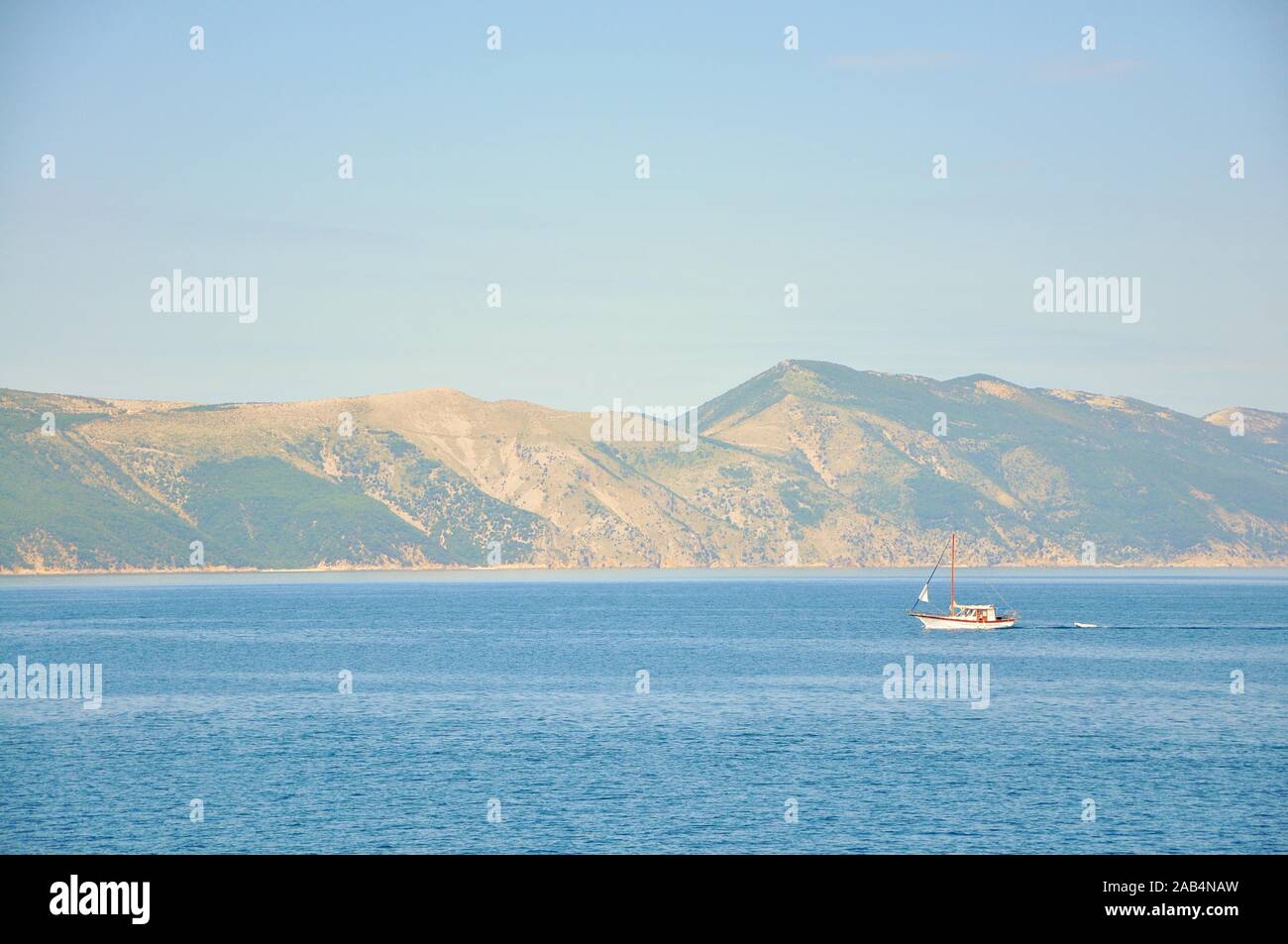 Bateau à voile sur la mer Adriatique Mer ouverte Banque D'Images