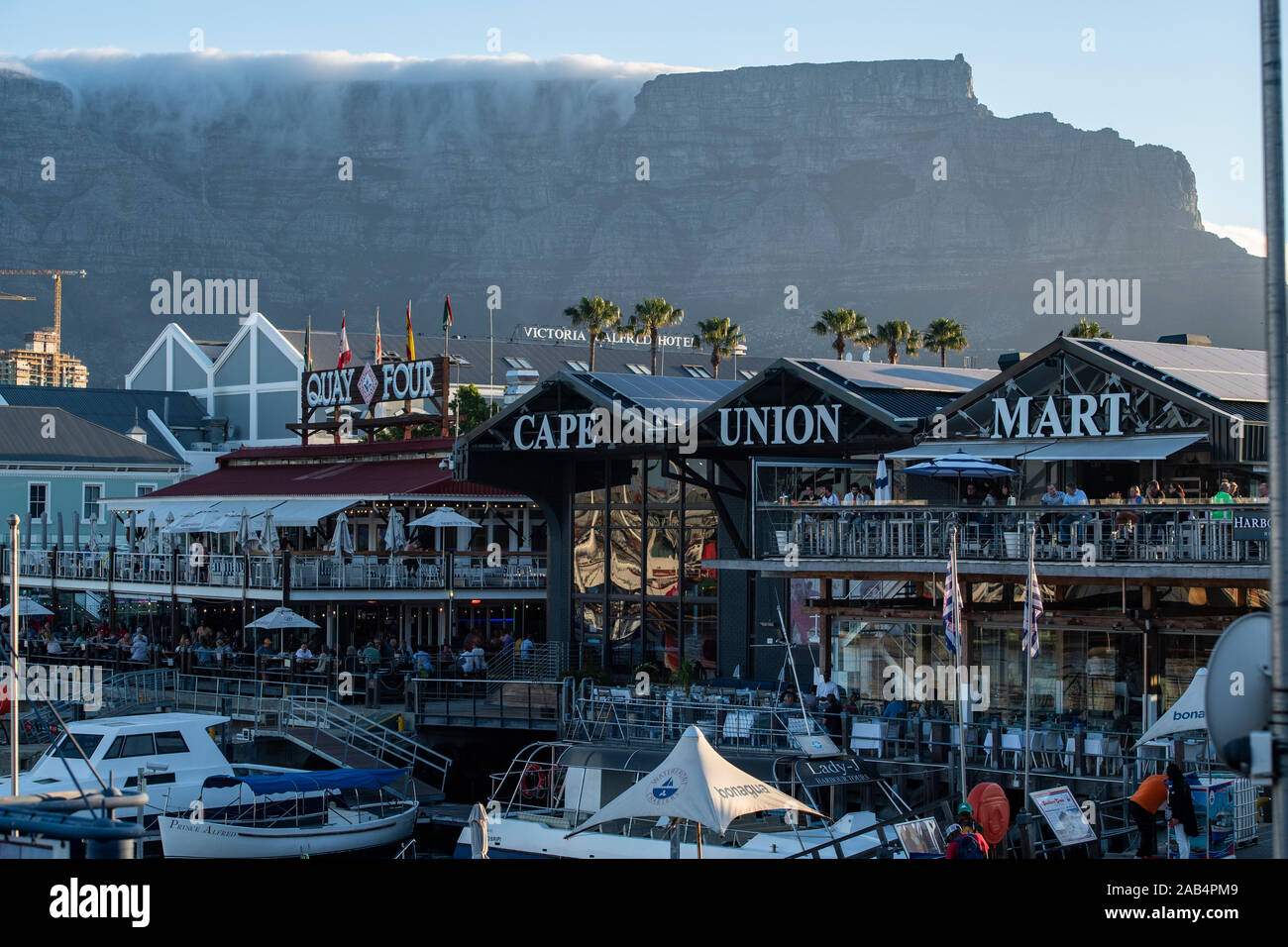 Près de Harbour Front de mer avec des restaurants et des boutiques. Capetown, Afrique du Sud. Banque D'Images